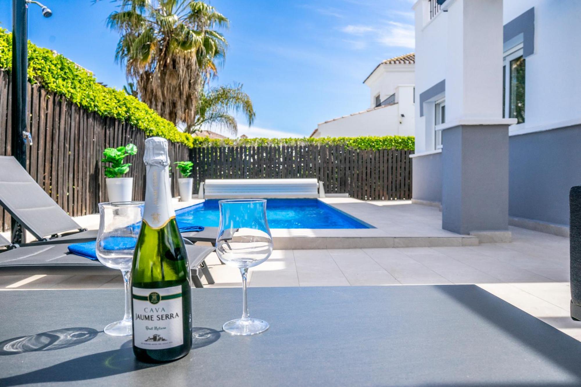 Villa Sol - Azure Roldan